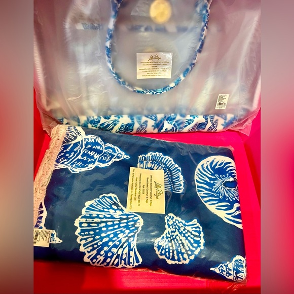 Lilli Pulitzer GWP - Picture 2 of 6